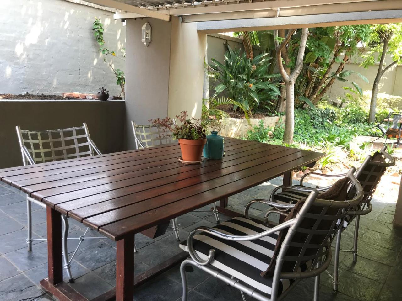 Waterhouse Guest Lodge In Muckleneuk Pretoria-Noord Eksteriør bilde
